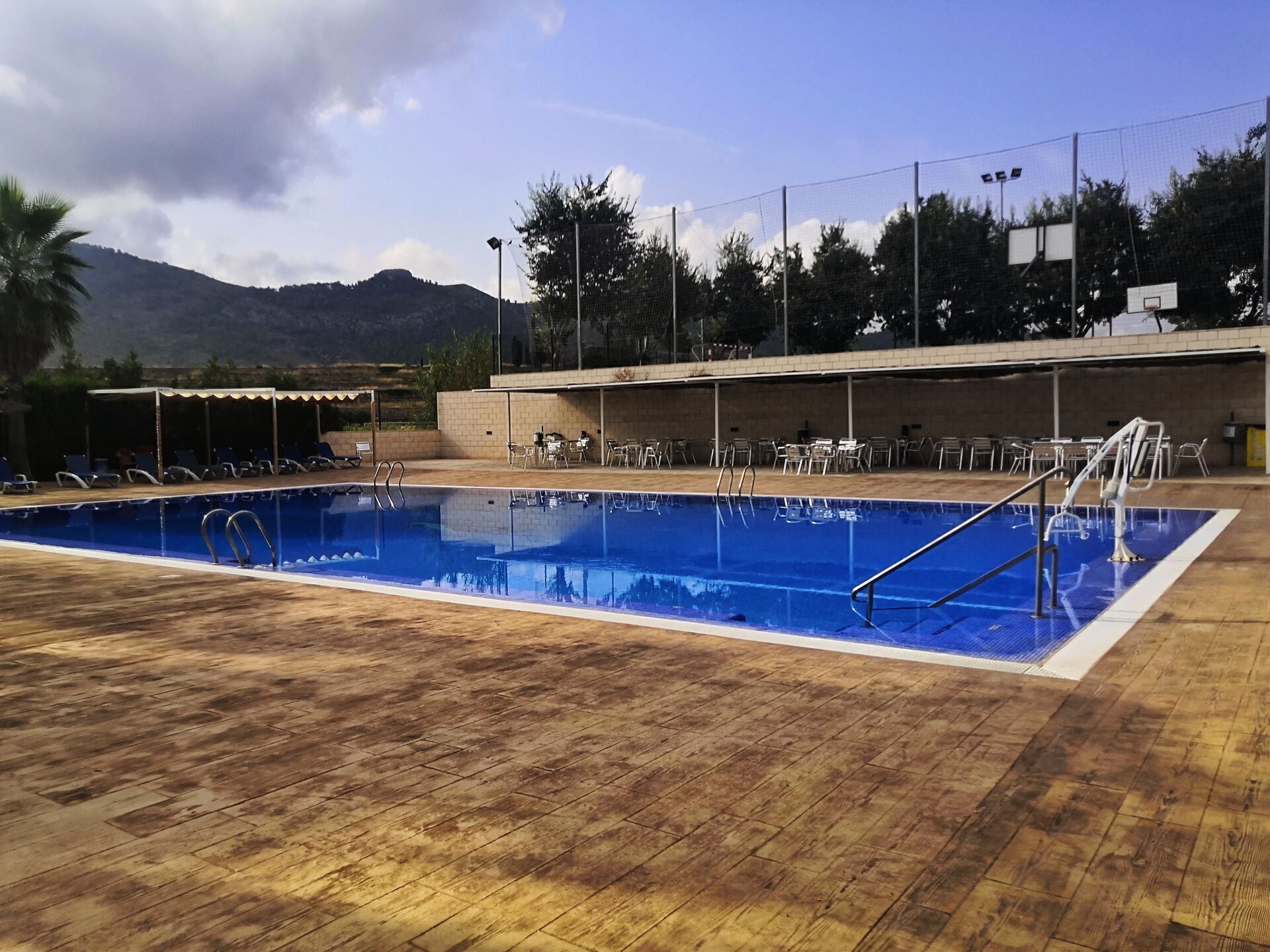 Piscina Municipal de Vallés. Fuente: Ayuntamiento de Vallés