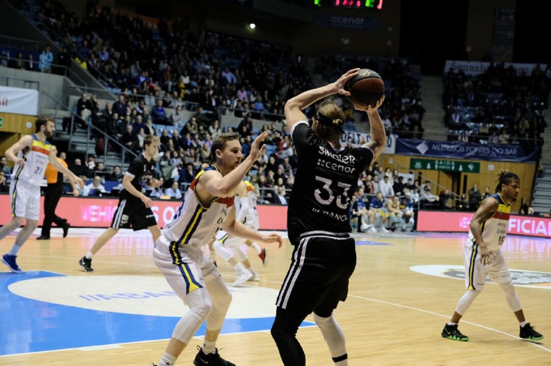 Kyle Singler, con 17 puntos, fue el más destacado del Monbus Obradoiro