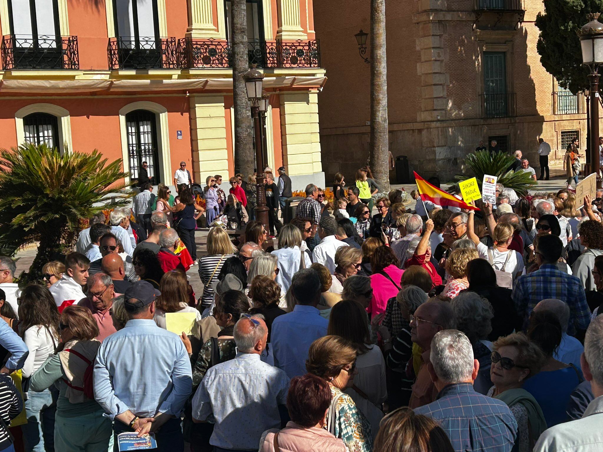 Concentración en la Glorieta de Murcia contra la amnistía