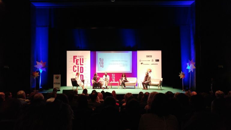 Mesa sobre los mitos del mundo gitano en el Congreso del Bienestar y la Felicidad en Cádiz