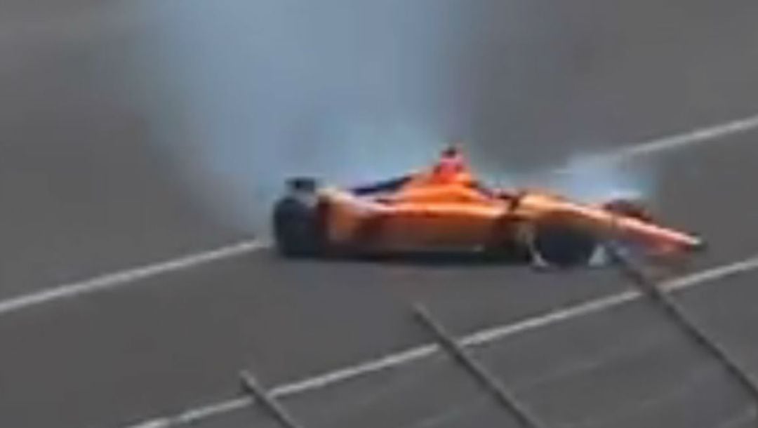 Fernando Alonso se estrella contra el muro en Indianápolis