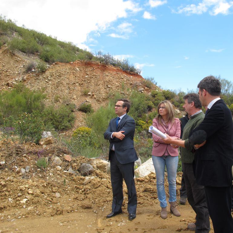 Visita del anterior Gobierno de Extremadura a la mina de Santa María en Pedroso de Acim.