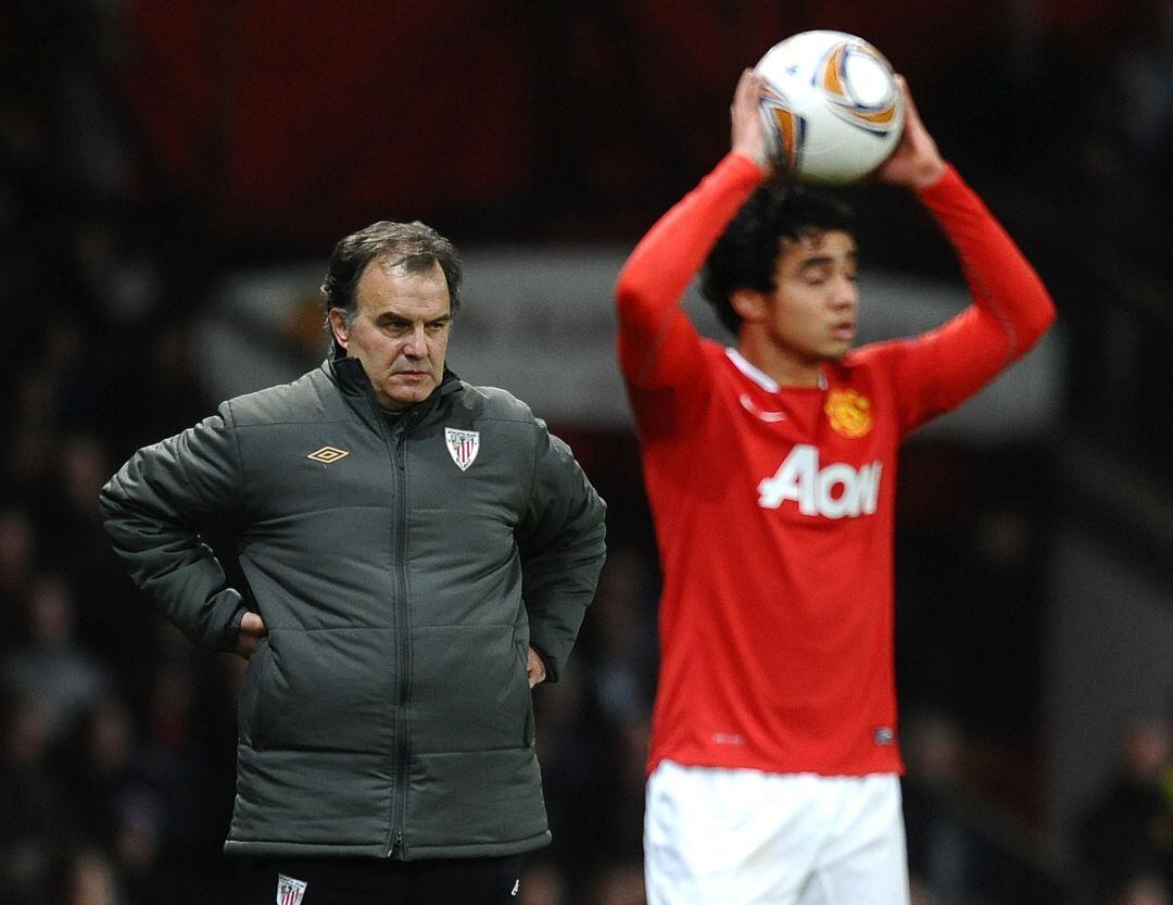 Marcelo Bielsa en Old Trafford durante su etapa con el Athletic Club