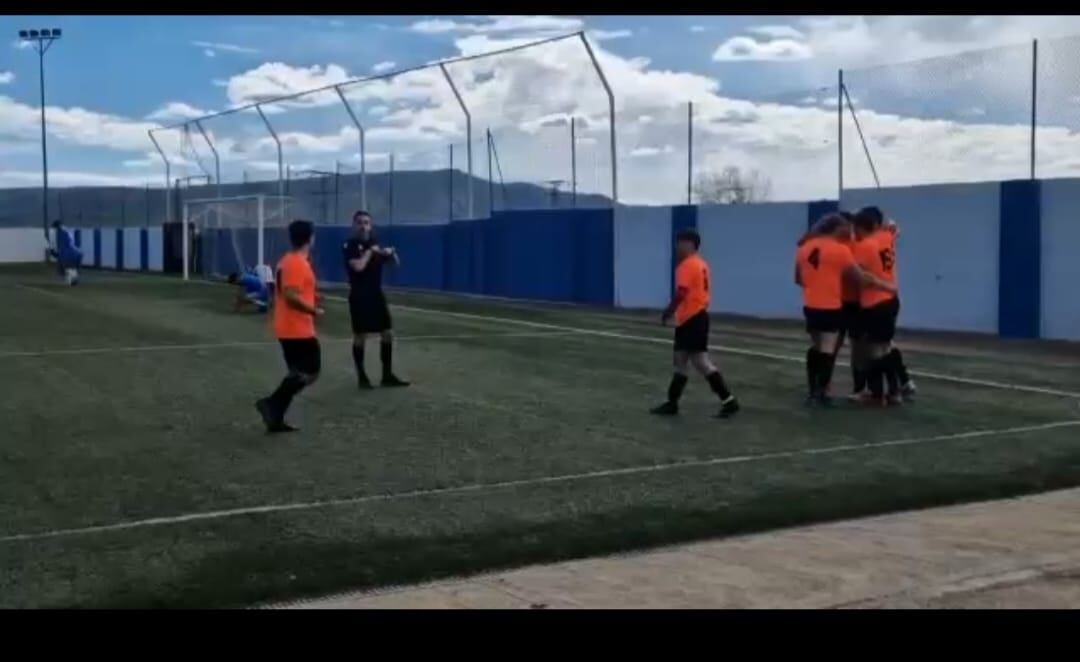 Momento del gol de la victoria para el Caudetano