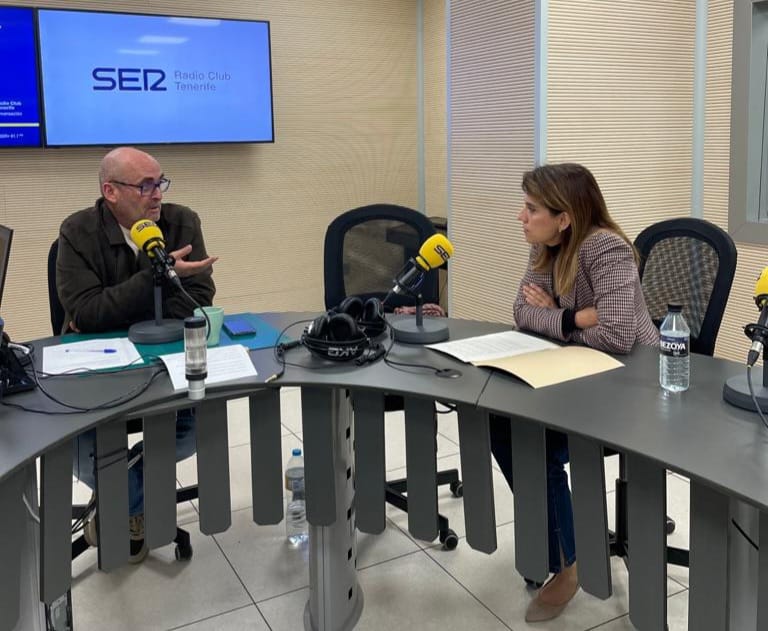 Vanessa Rubio, CEO de la inmobiliaria Olympo, en una entrevista en Radio Club Tenerife con Juan Carlos Castañeda