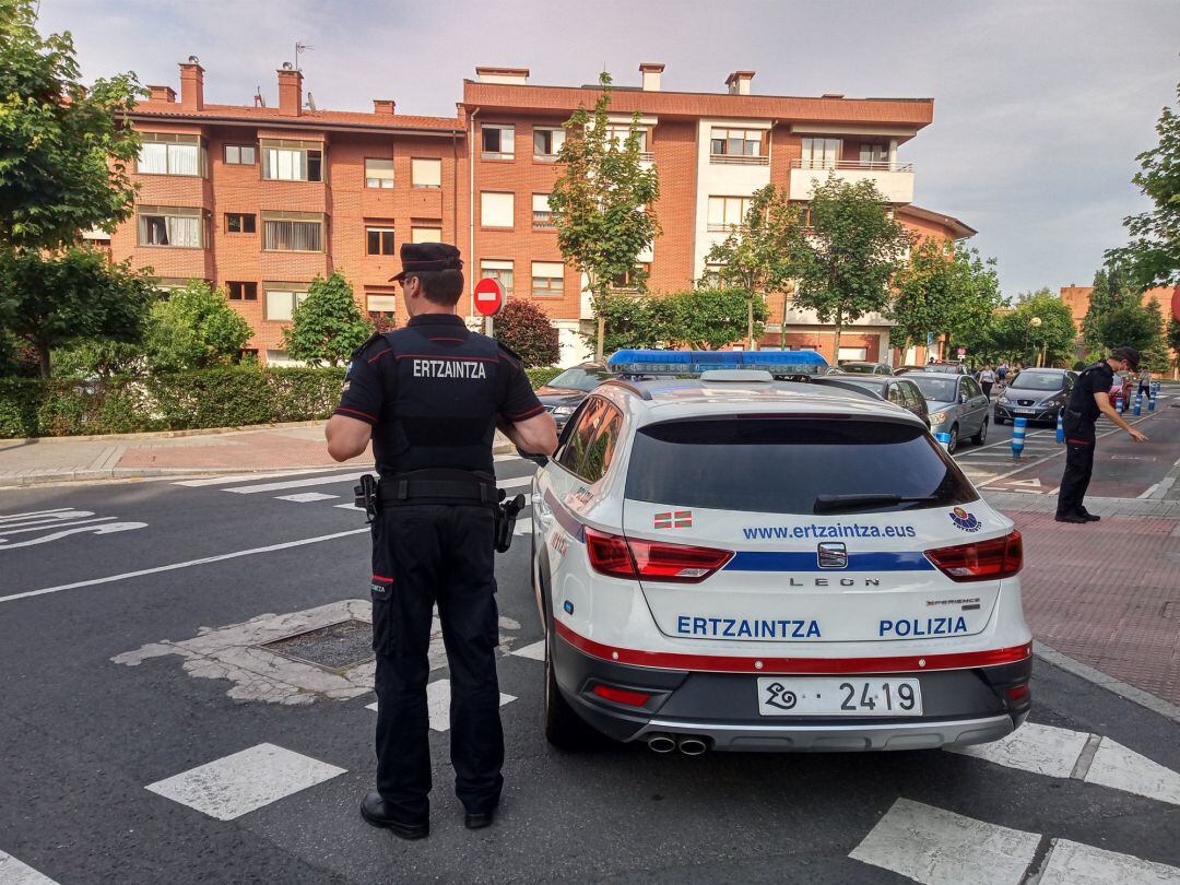 Dispositivo policial por la agresión con arma blanca en Getxo (Bizkaia) 