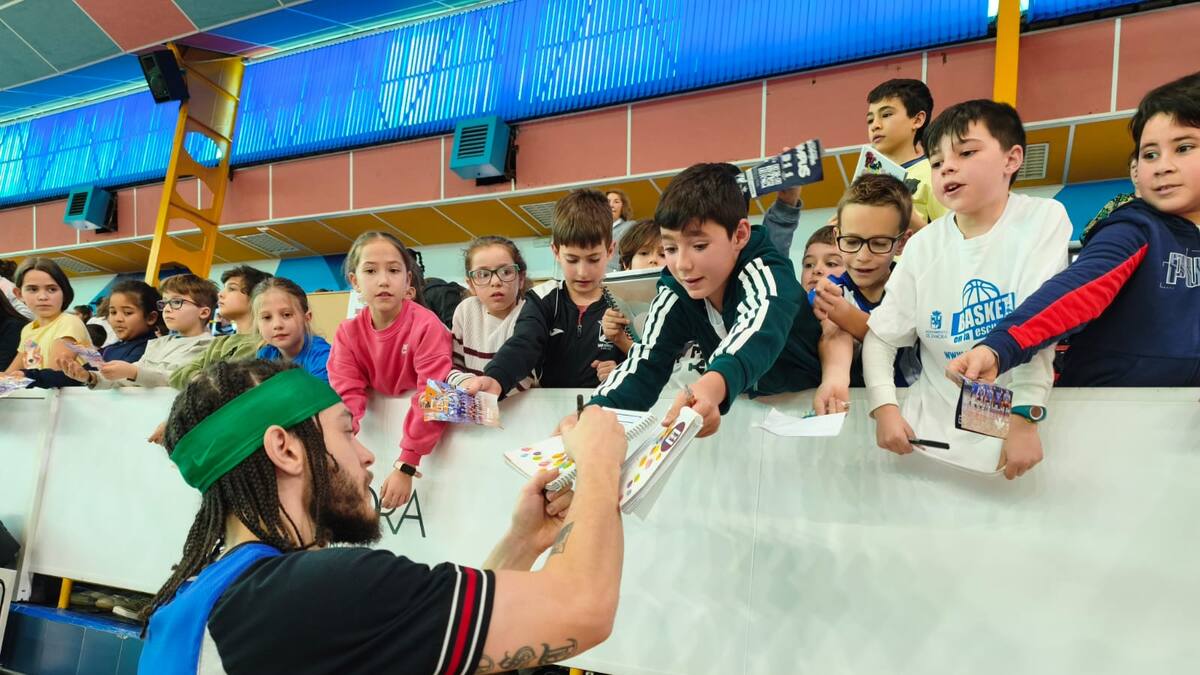 El CB Zamora se da un baño de masas