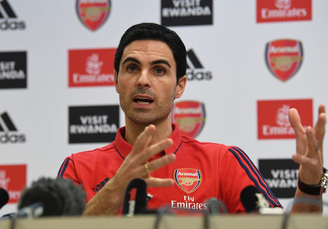 Mikel Arteta en su presentación con el Arsenal