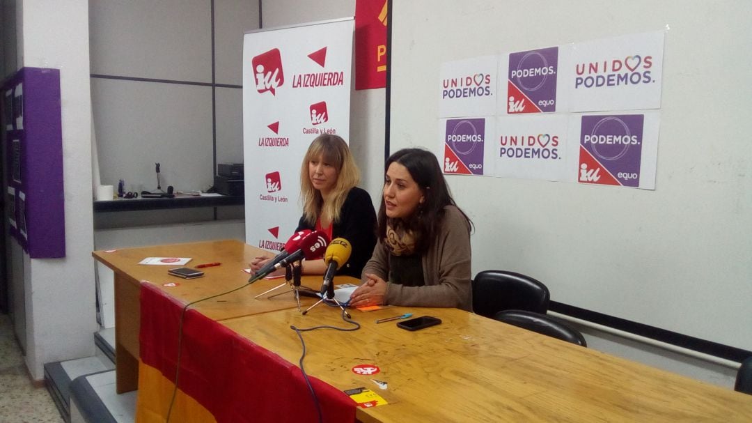 Inés Diago (i.), de IU, y Ana Marcello (d.), de Podemos