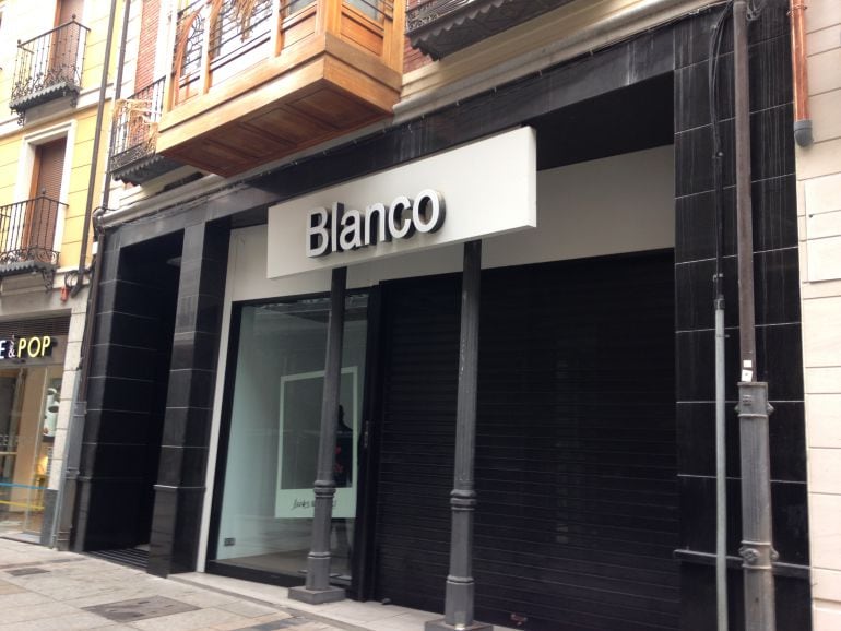 Fachada del establecimiento de Blanco en la calle Mayor