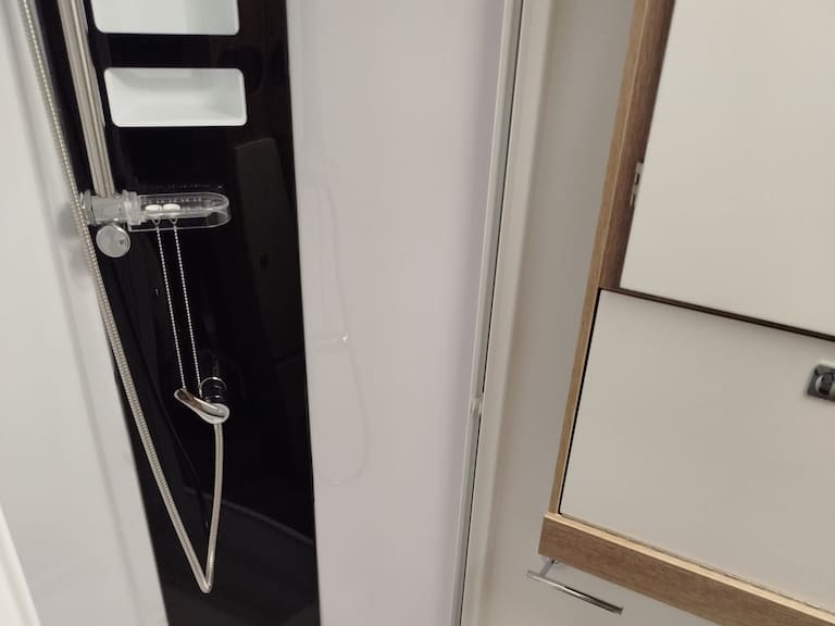 Interior de una de las autocaravanas