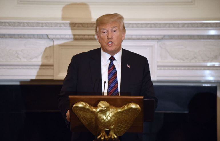 El presidente estadounidense, Donald J. Trump, habla durante una cena para líderes evangélicos.