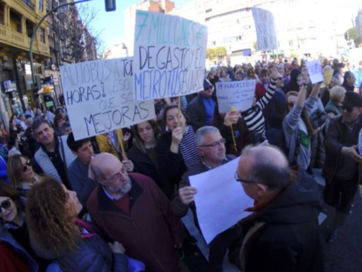 Más de 10.000 firmas contra el MetroTUS