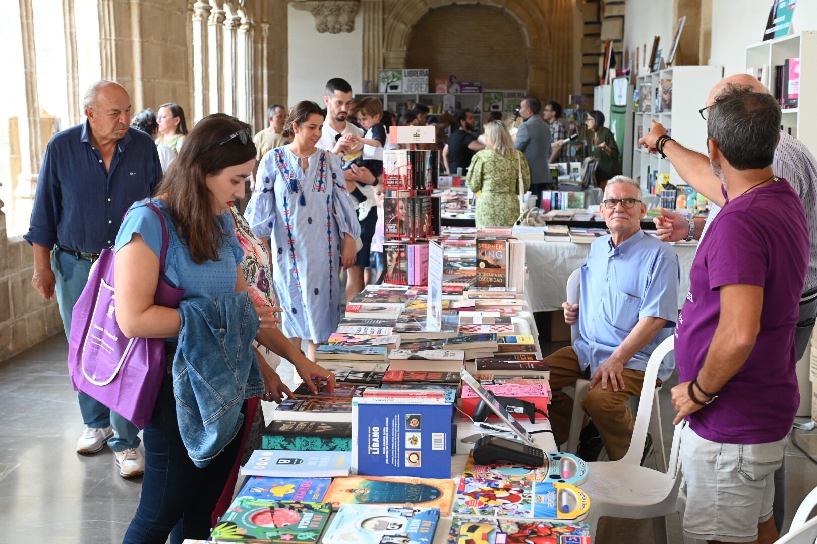 Uno de los stands de la Feria del libro de Jerez 2024