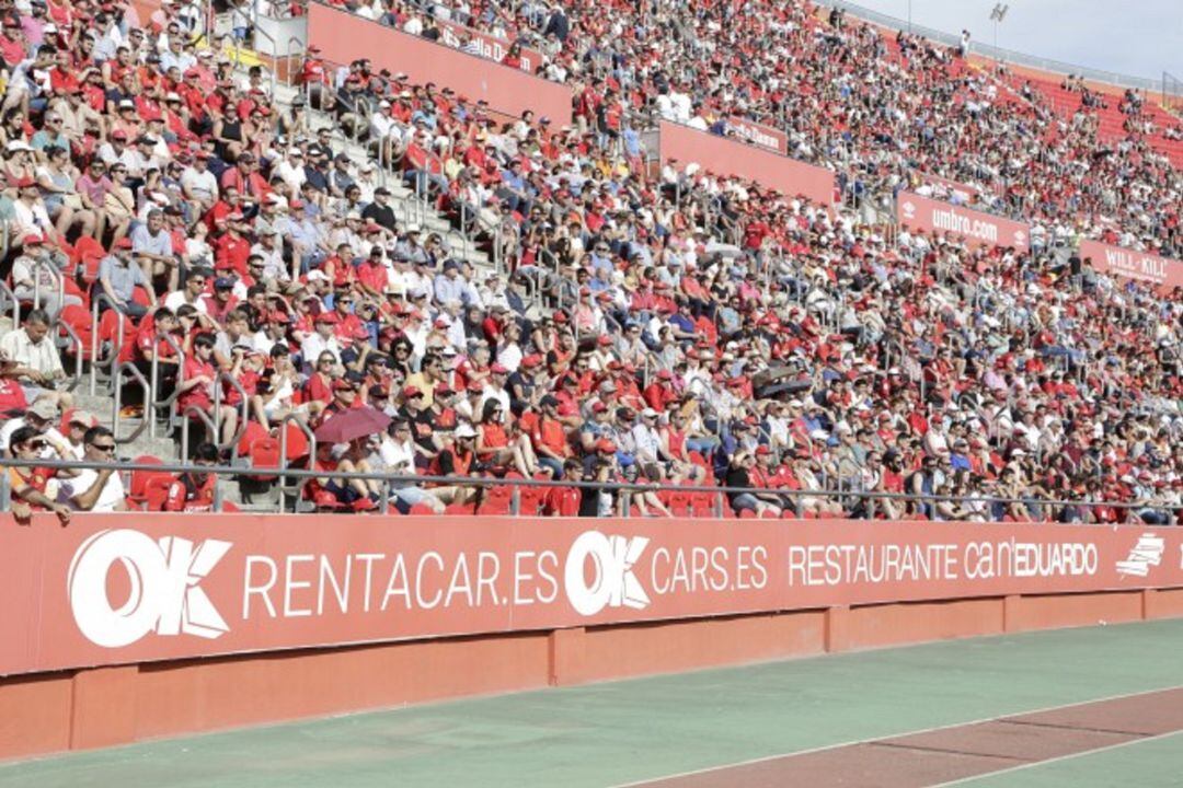 Aficionados del RCD Mallorca en Son Moix.