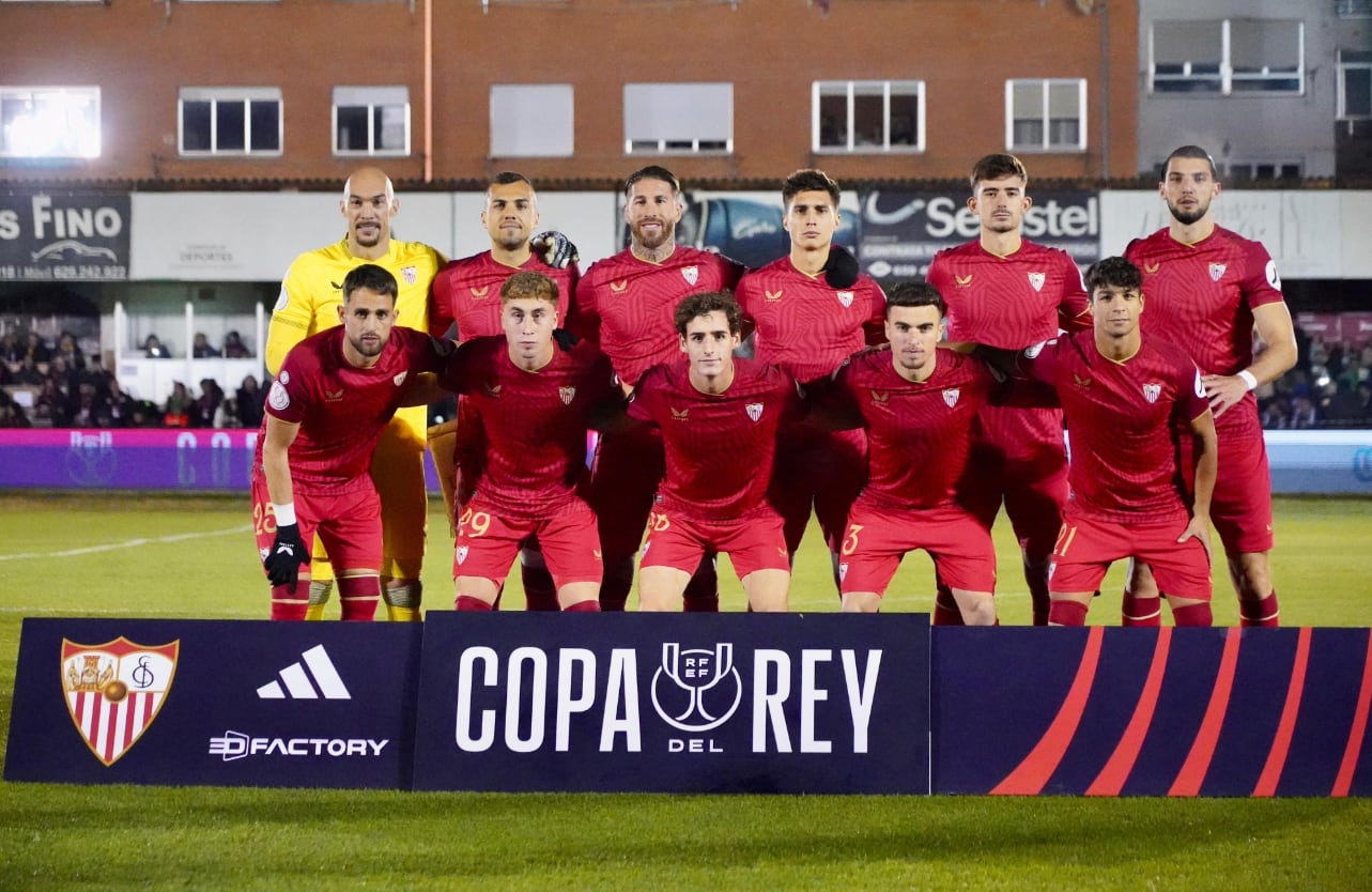 Los jugadores del Sevilla antes de jugar contra el Atlético Astorga