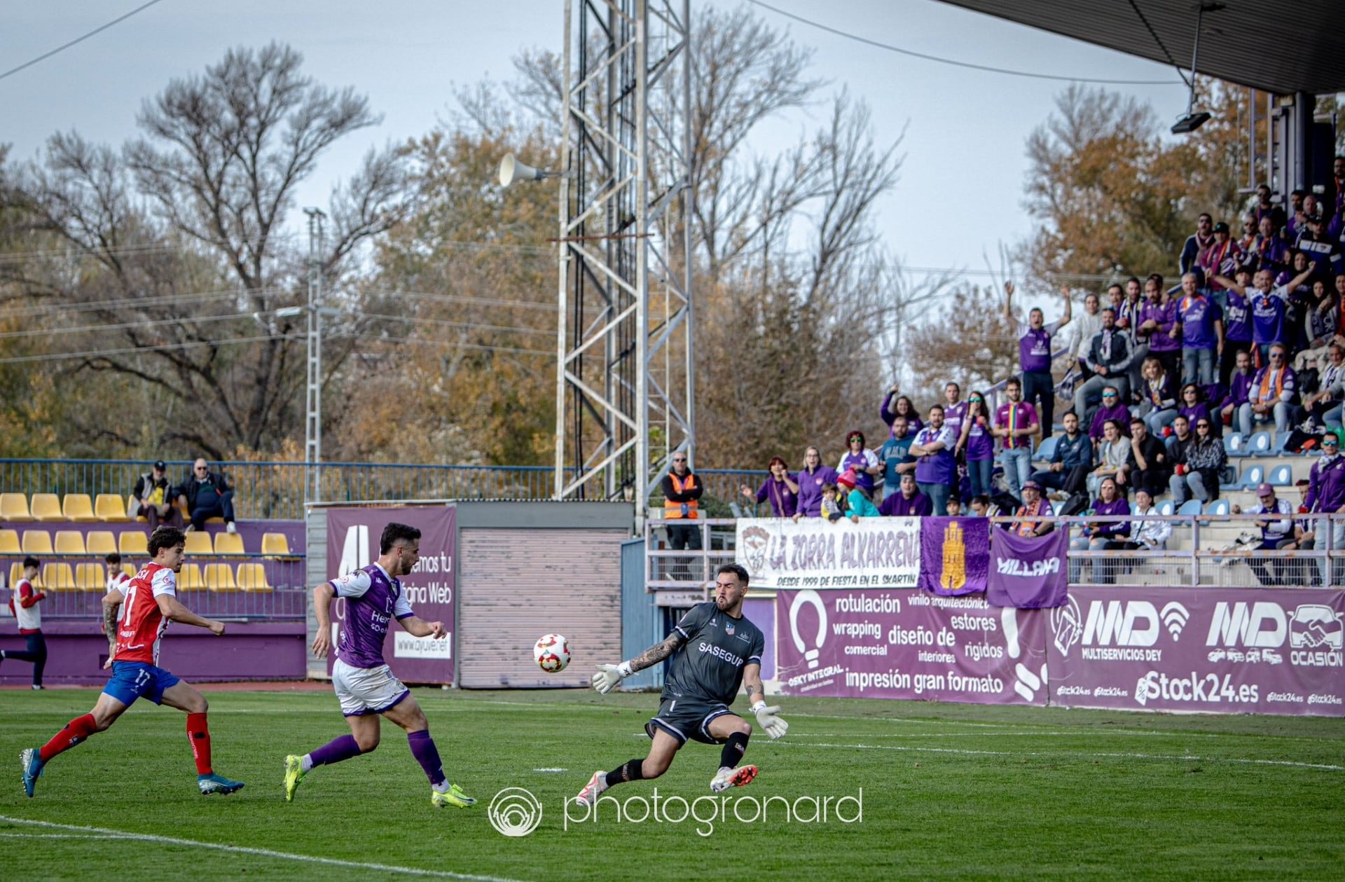 Jornada 14, 2RFEF Grupo V. CD Guadalajara-CDA Navalcarnero (Campo Pedro Escartín). Foto: Photogronard