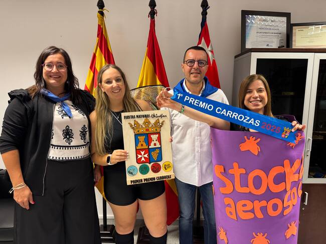 Alcaldesa y Concejal con la peña Latacín.