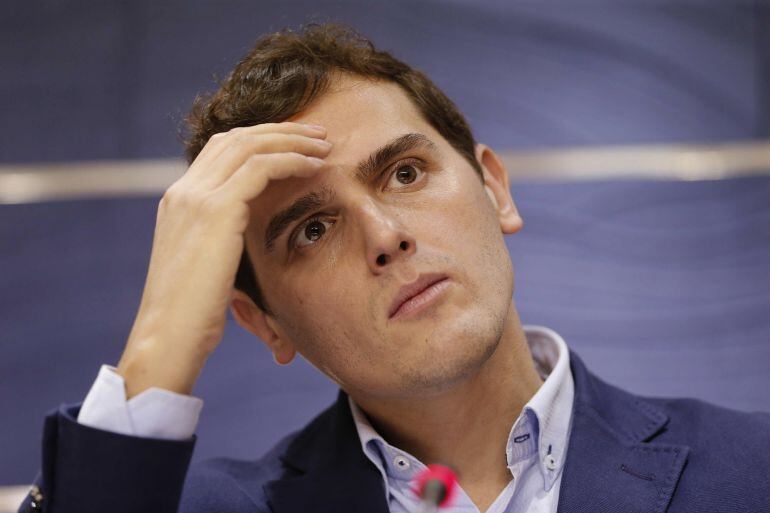 GRA132. MADRID, 14012016.- El presidente de Ciudadanos (C?s), Albert Rivera, durante la rueda de prensa que ha ofrecido hoy en el Congreso de los Diputados para valorar la actualidad política, un día después de la constitución de las Cortes de la XI Legis