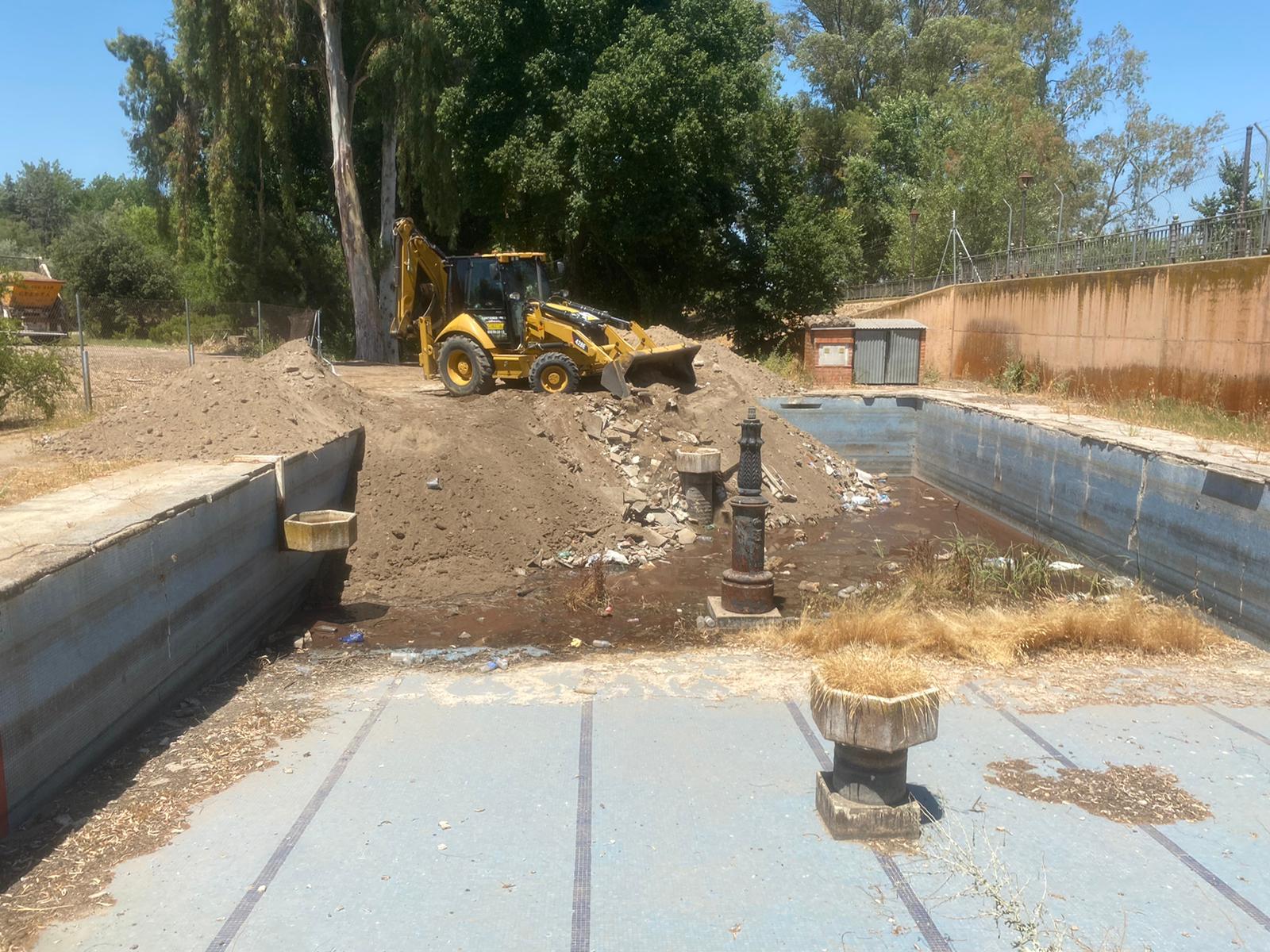 Tapado progresivo de la piscina ubicada en &#039;El Vivero&#039;