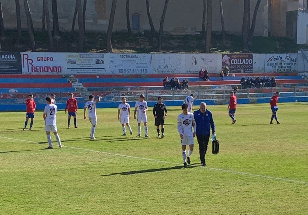 Rober saliendo lesionado del campo