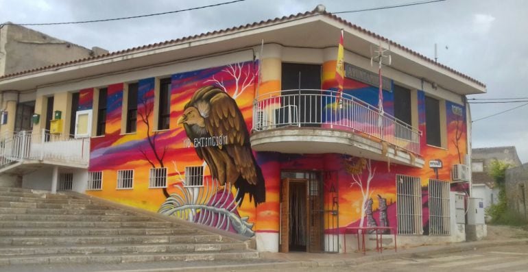 Fachada del ayuntamiento de Portalrubio de Guadamejud.