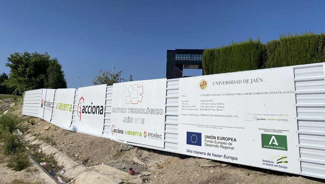 Obras del edifico que albergará los Centros de Investigación y Transferencia Empresarial de la Universidad de Jaén.