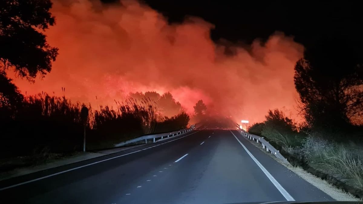 Incendi a La Pobla del Duc: Reobri la carretera CV-611