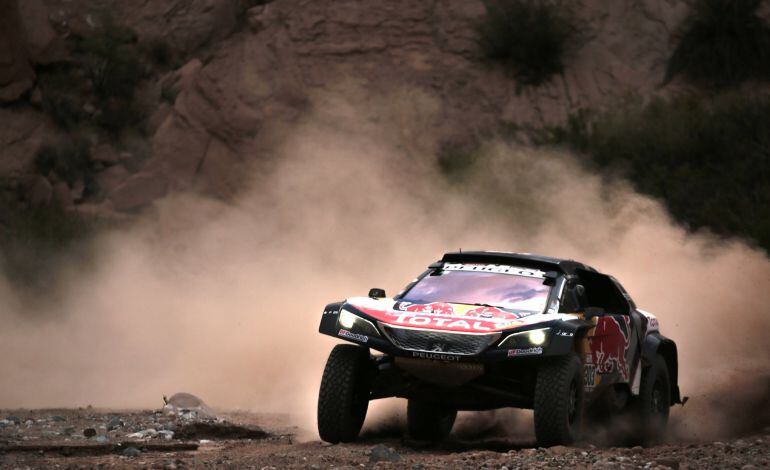 Carlos Sainz y Lucas Cruz, durante la duodécima etapa