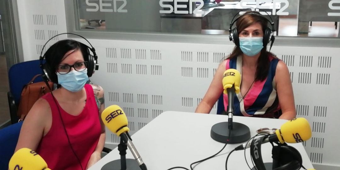 Andrea Portero (izquierda) y Eva Morales, de la Asociación Puertolacta