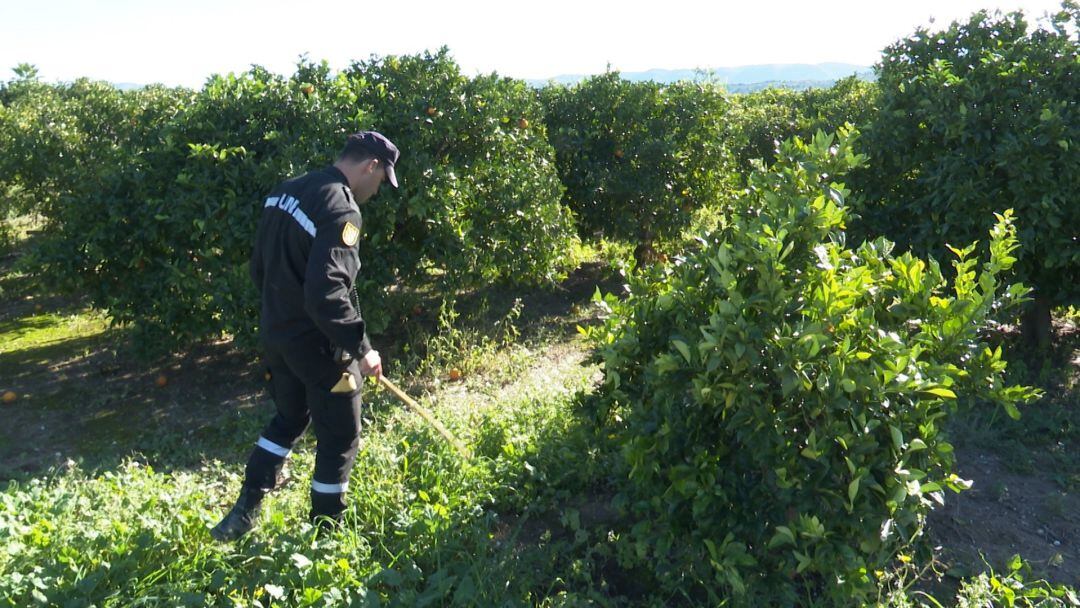 Un militar de la UME buscando a Marta Calvo por Manuel 
 