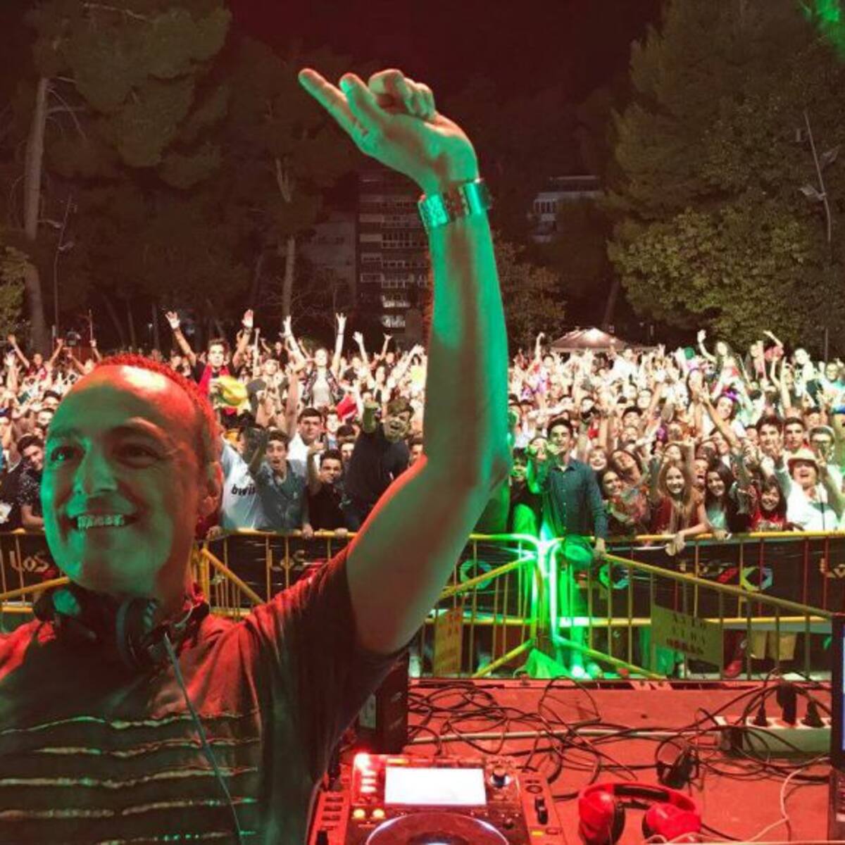 Elda suena a Los40 en fiestas de Moros y Cristianos