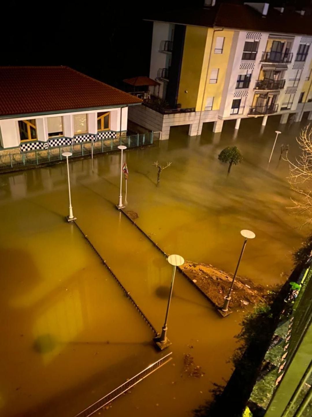 Localidades como Mendaro, anegadas por el agua