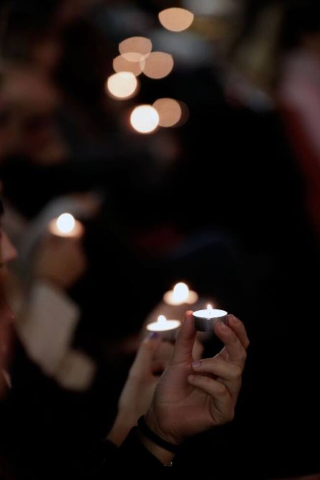 Profesores y estudiantes del máster en Secundaria de la Universitat de València recuerdan a la joven asesinada en El Campillo (Huelva) Laura Luelmo con una serie de actividades en el edificio donde cursó sus estudios de postgrado..