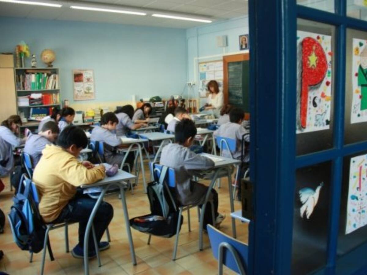 Nota mínima de cinc en català i castellà per a qui vulgui ser mestre