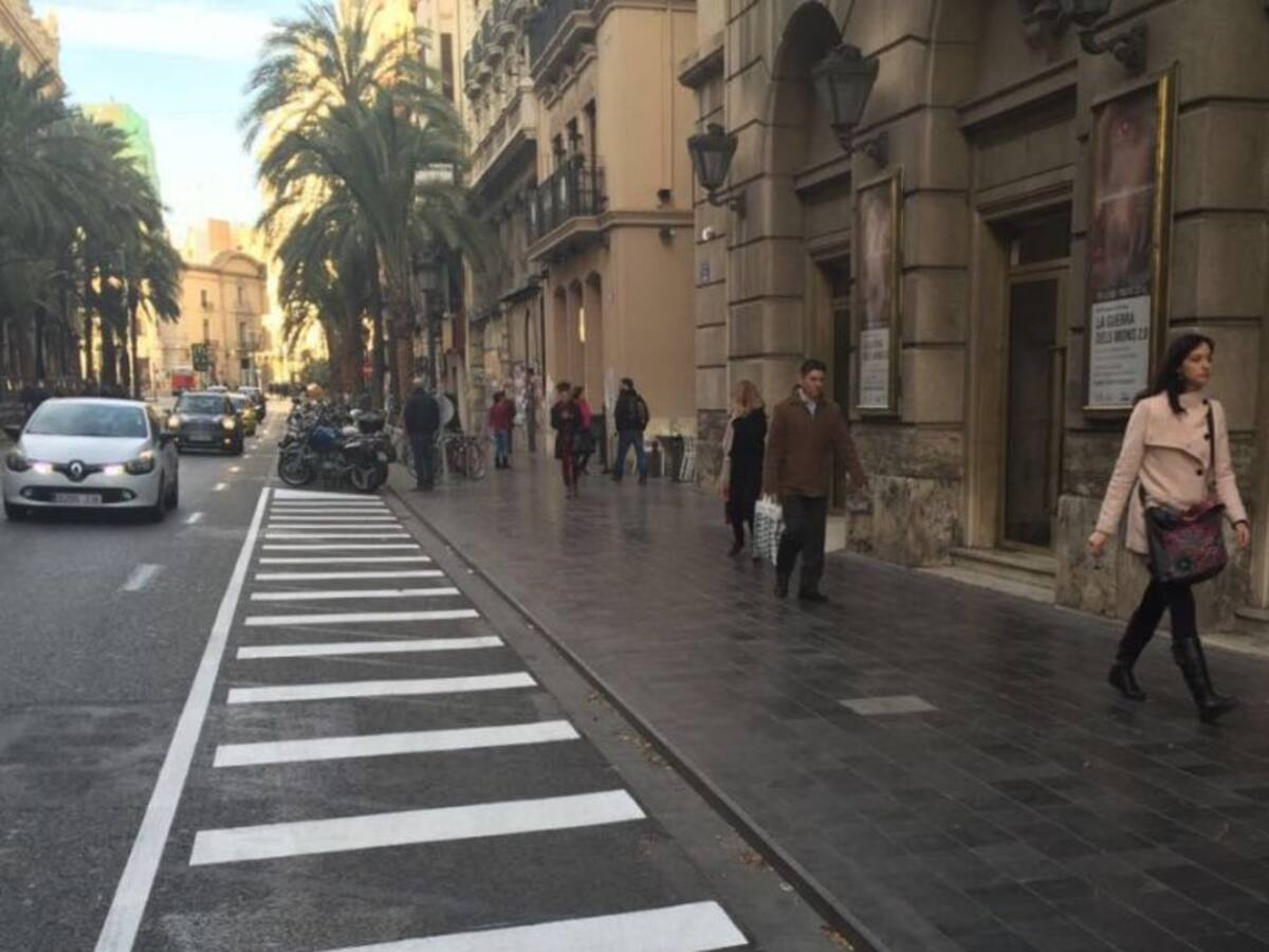 El Ayuntamiento elimina el aparcamiento de motos de El Principal