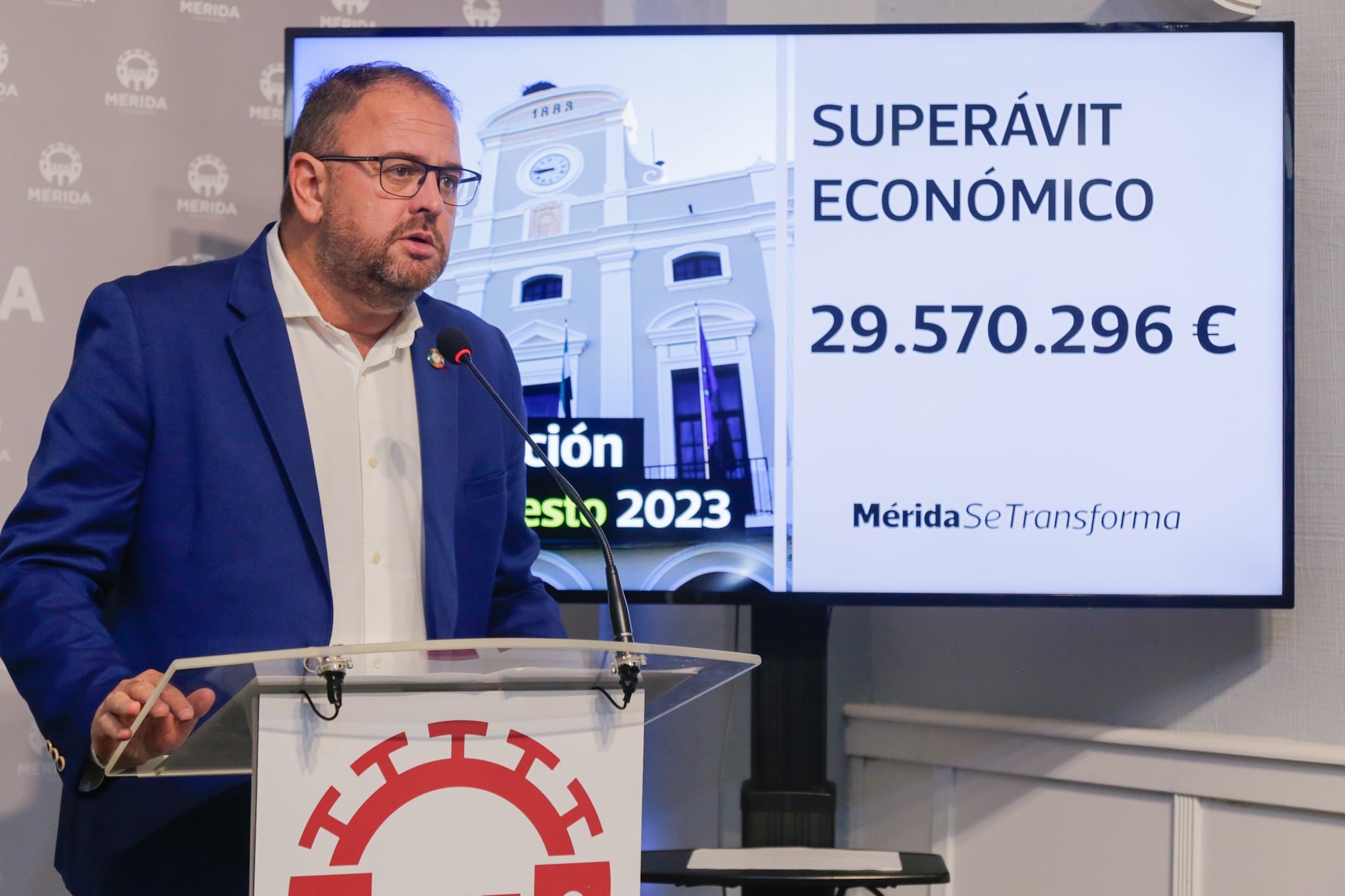 Antonio Rodríguez Osuna presenta el superávit económico