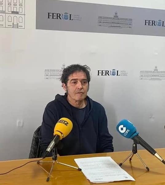 El edil Suso Basterrechea, este viernes en rueda de prensa (foto: Ferrol en Común)