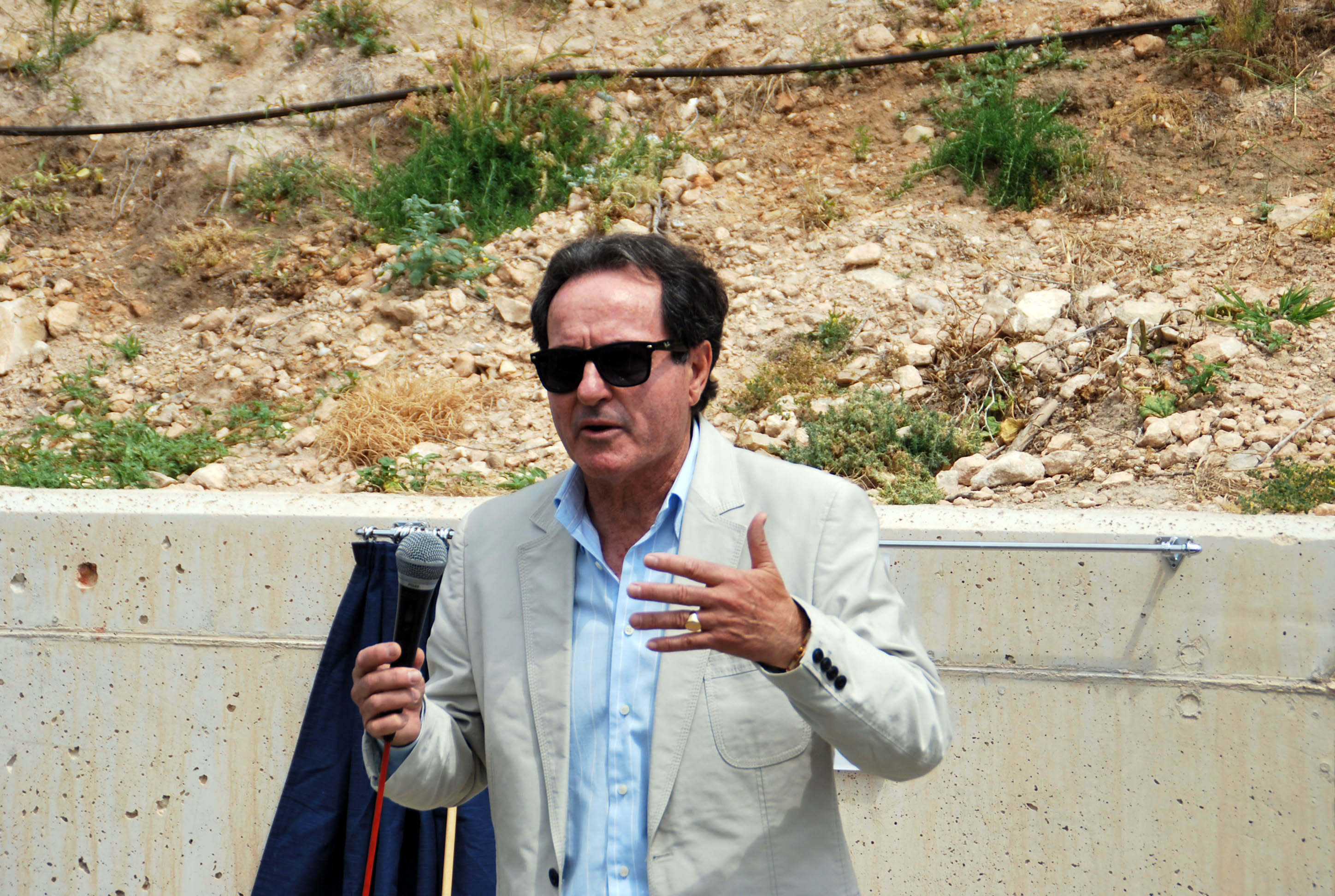 Luiche, en la inauguración del campo de césped del Polideportivo