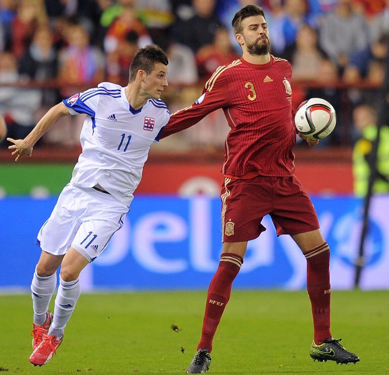 Gerard Piqué en el partido ante Luxemburgo