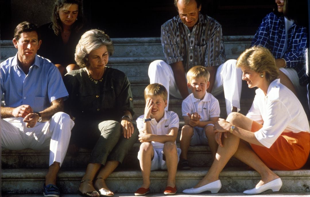 Imagen de Carlos de Inglaterra y Diana de Gales en el Palacio de Marivent en 1988.