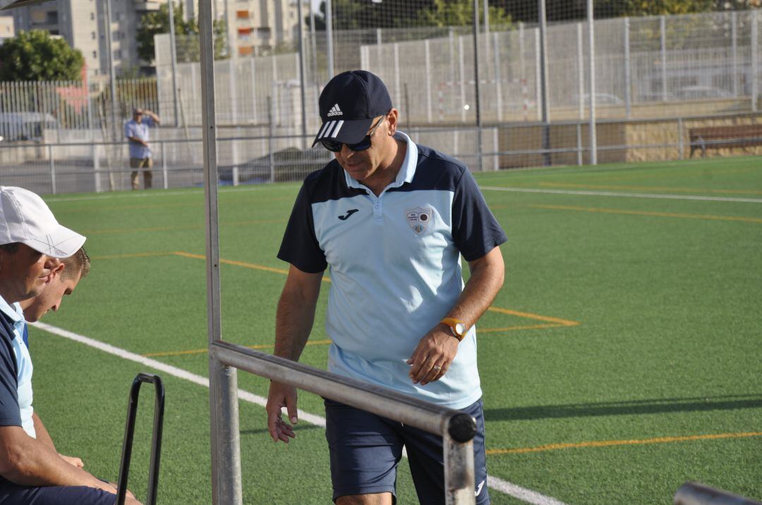 Pepe Bermúdez entrenador de La Lebrijana