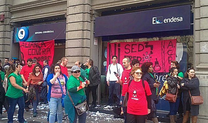 Una acció de protesta de l'Aliança contra la Pobresa Energètica