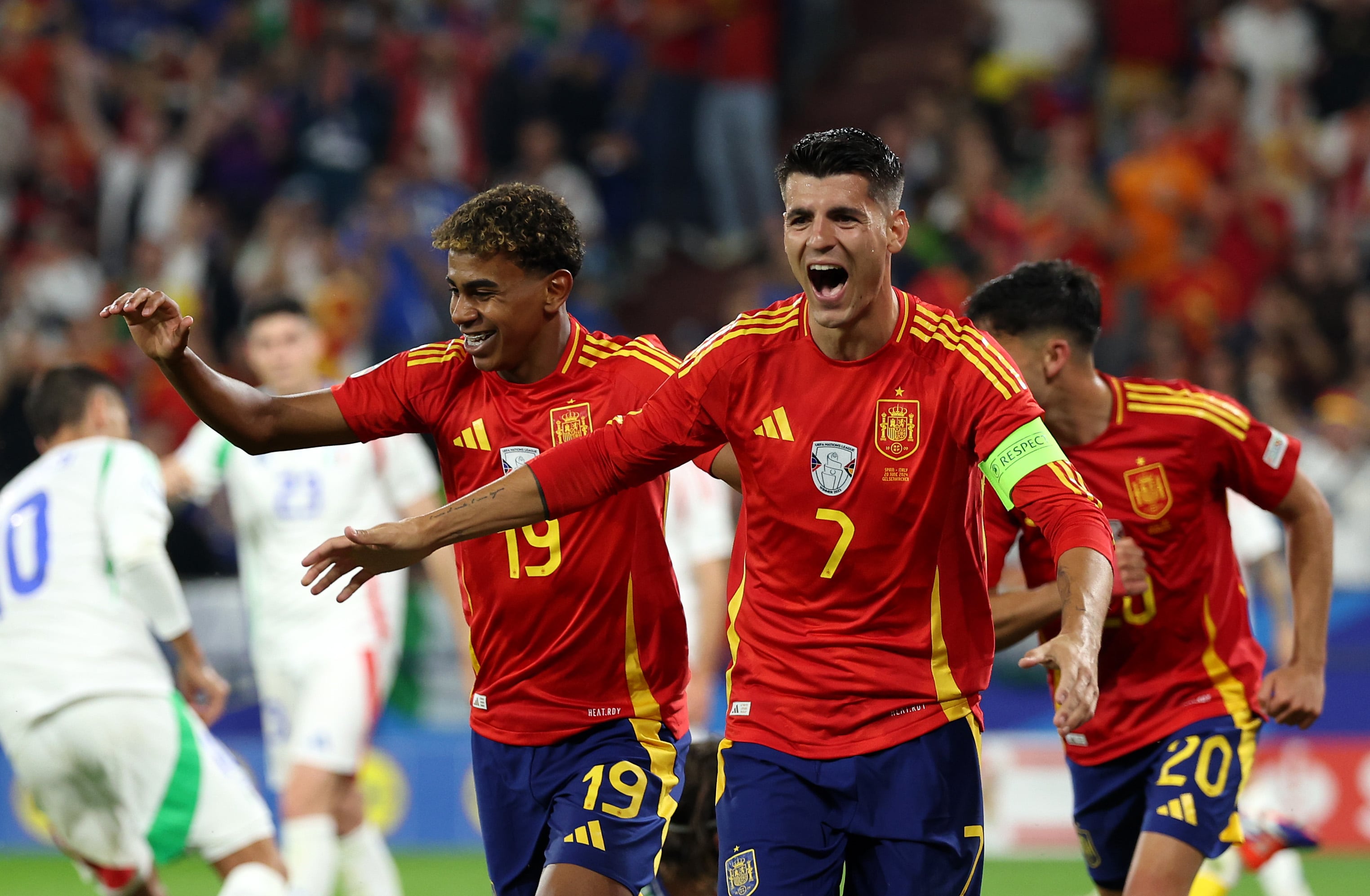 Lamine Yamal y Álvaro Morata. (Photo by Kevin C. Cox/Getty Images)