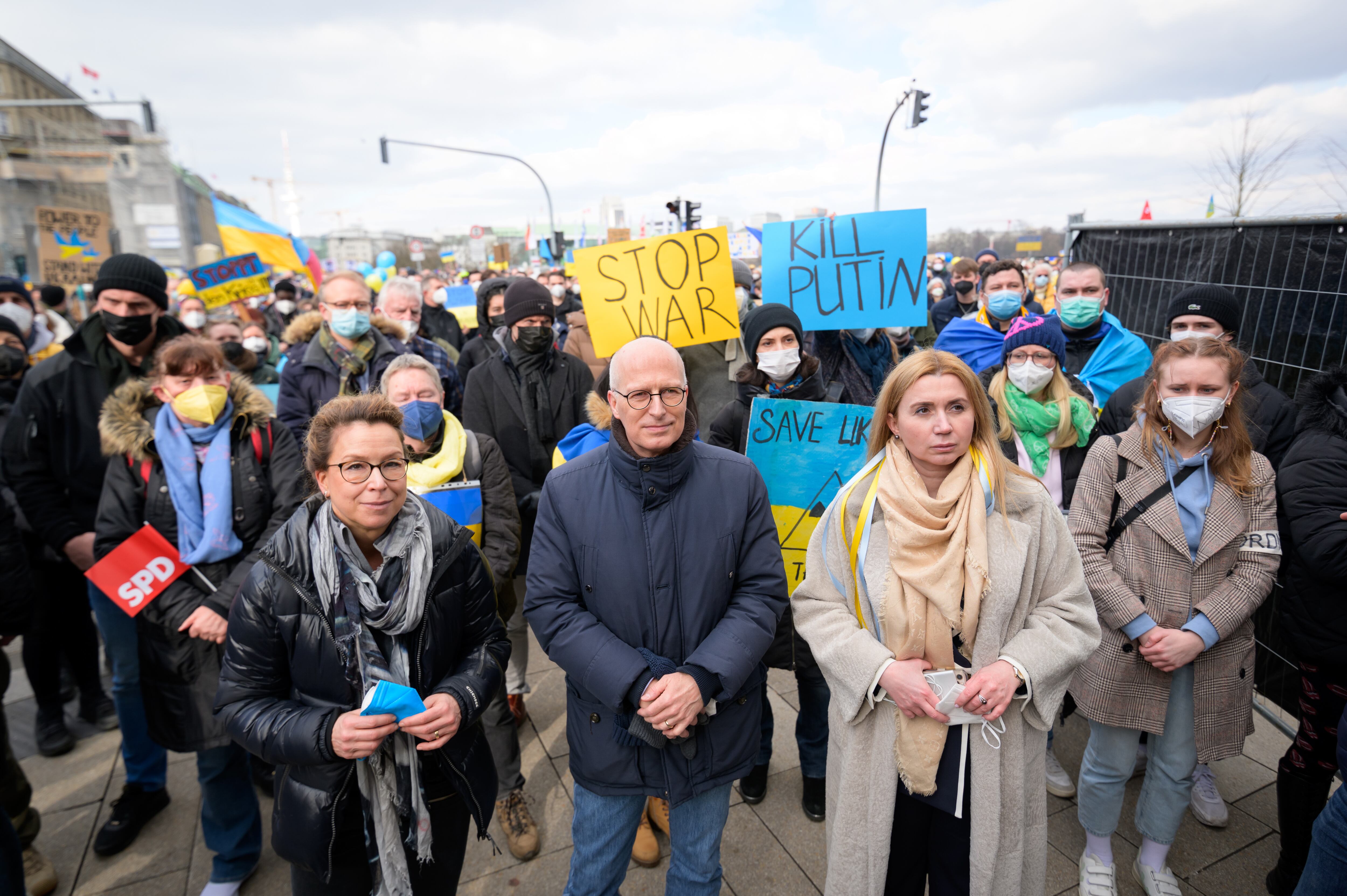 Manifestantes en Hamburgo piden la muerte de Putin