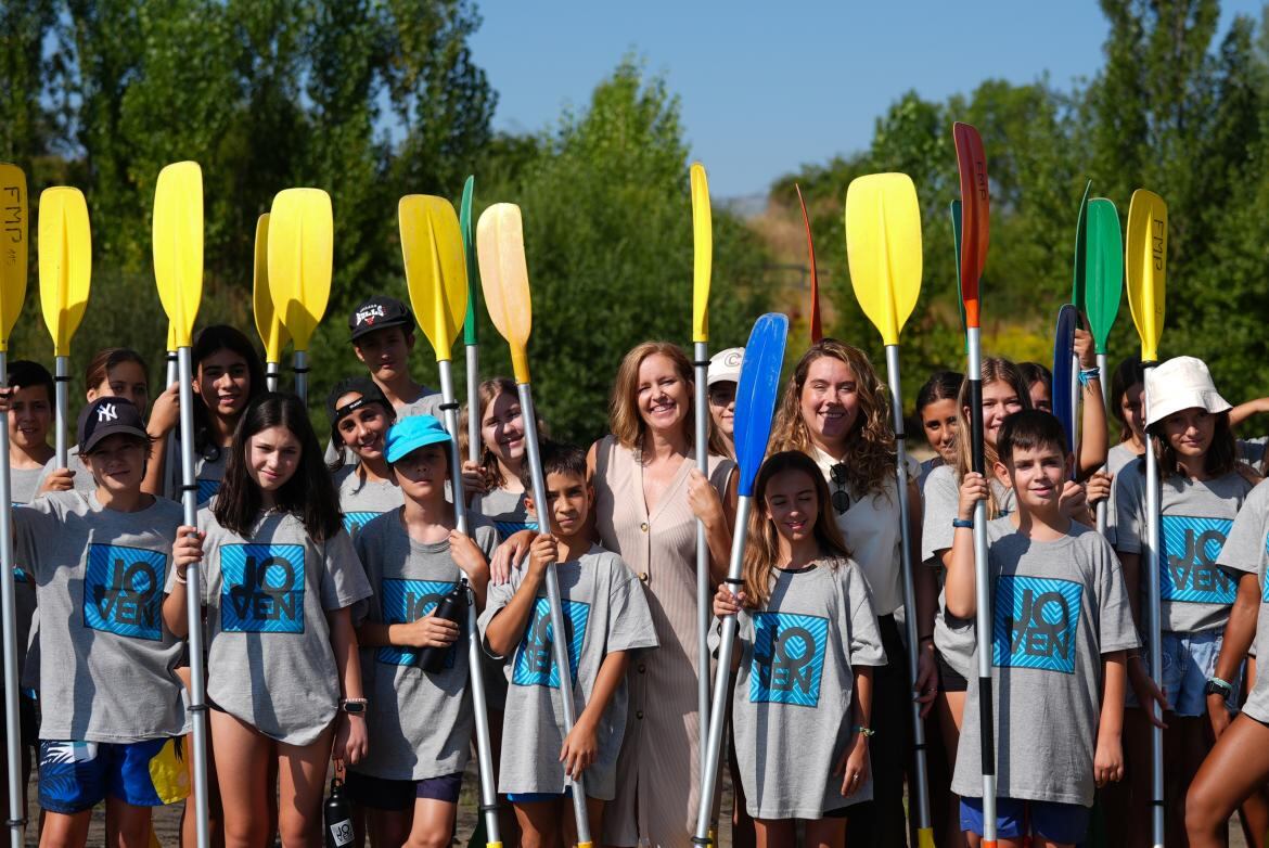 Niños en un campamento náutico