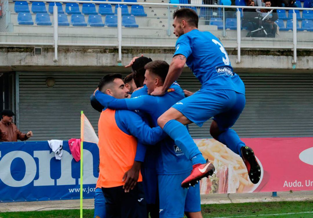 Los goles de Cédric y Nteka dieron la victoria al &#039;Fuenla&#039; en el &#039;Fernando Torres&#039;.