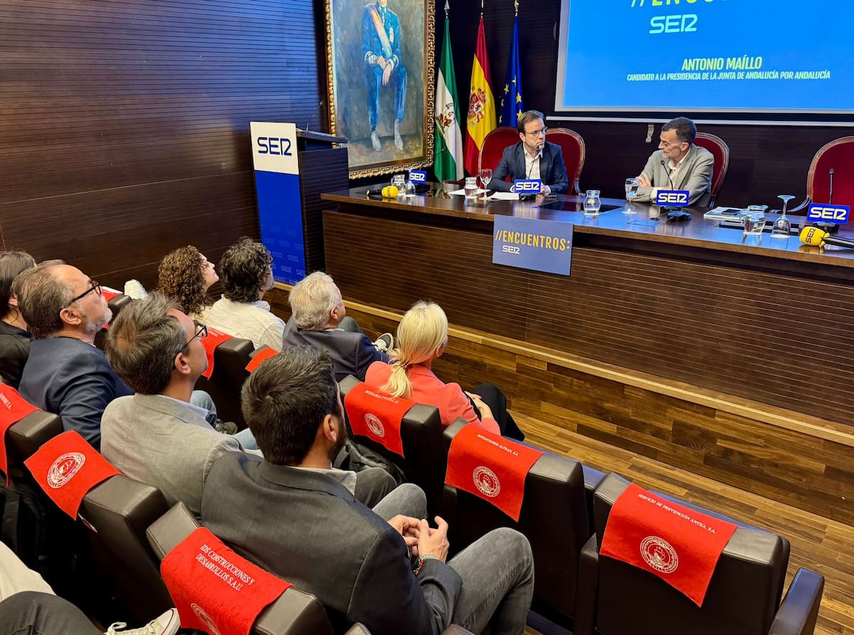Foro con el candidato a la presidencia de la Junta de Por Andalucía, Antonio Maillo, celebrado en la Cámara de Comercio de Sevilla