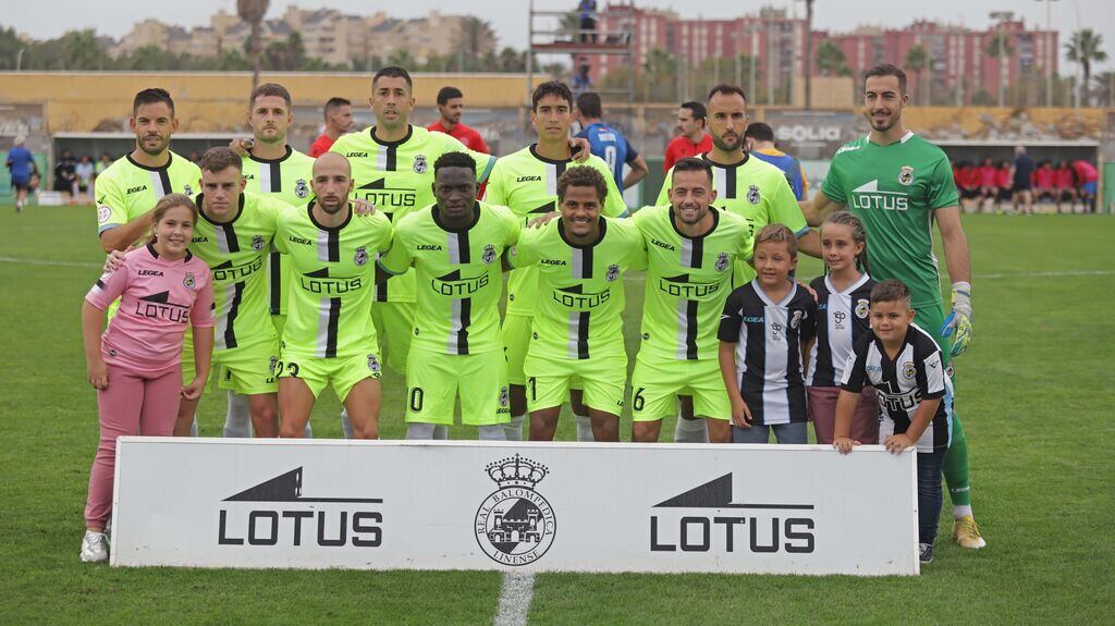 Formación titular del Linense en su último partido en La Línea