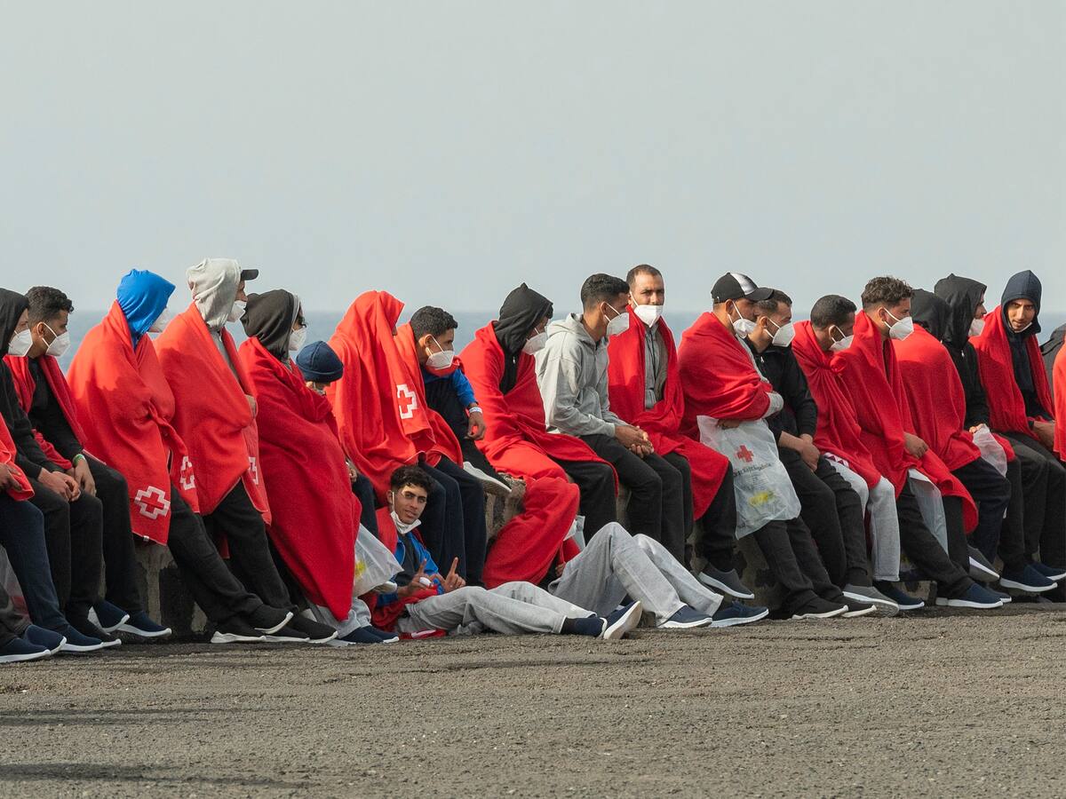 Noche de máxima tensión en las costas canarias: rescatan a 145 personas en tres pateras cerca de Lanzarote
